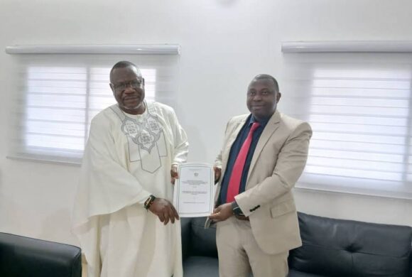 Moustapha Sangaré, Chief of Staff representing MENAET, and Ferdinand Leammayon Beblai, Country Director of World Education Côte d'Ivoire, sign the agreement. Credit: Yaha Genevieve Etien/JSI